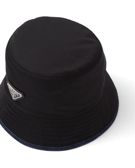 Cappello da pescatore Prada con logo .